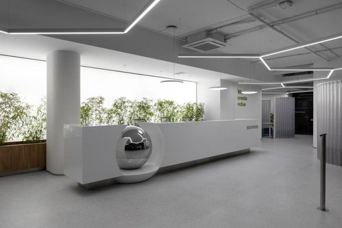 现代生物医药公司三层办公室装修设计 融合科技感与人文关怀的办公环境