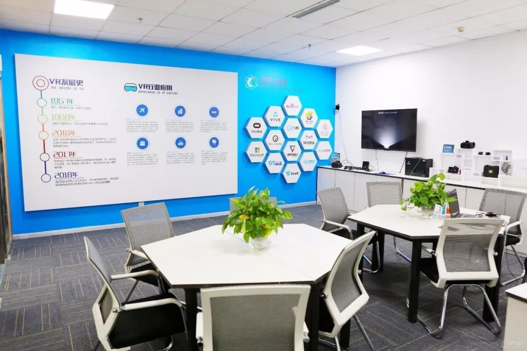 中嘉博众集团携手VR界网成立VR实验室，引领虚拟现实技术跨界融合与生态创新